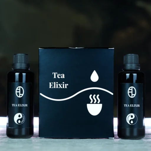 Tea Elixir minerálny koncentrát s dvomi fľašami a krabicovým balením určený na remineralizáciu vody na prípravu čaju.